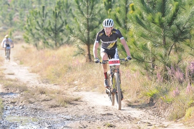 Beukes wen uitdaagwedren in rekordtyd